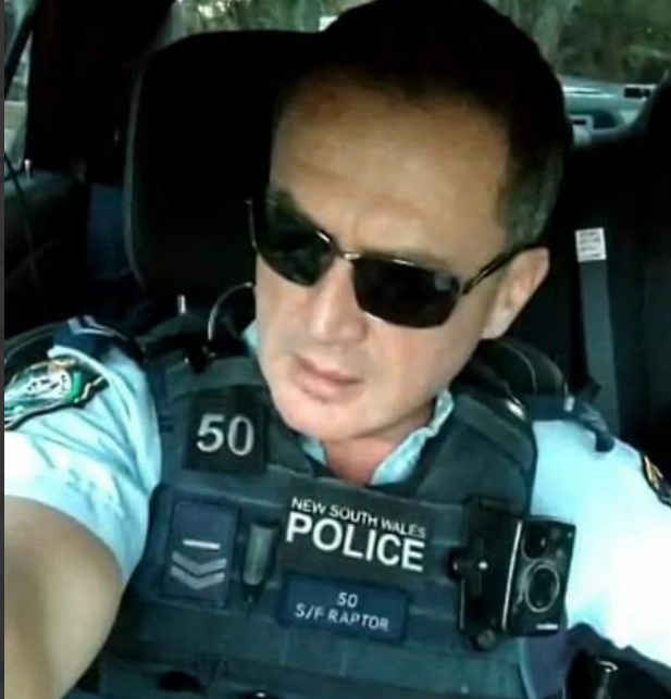 Experienced Aussie cop leaves job over vax mandate