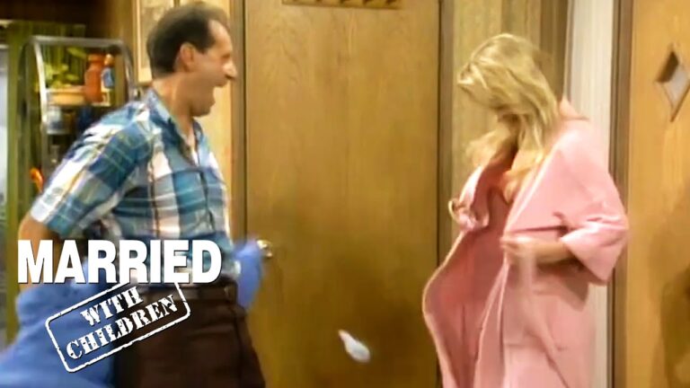 Watch: Kelly and Al are faking it! Married with Children