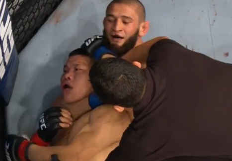 Watch: Chimaev chokes Li in less than 2 minutes