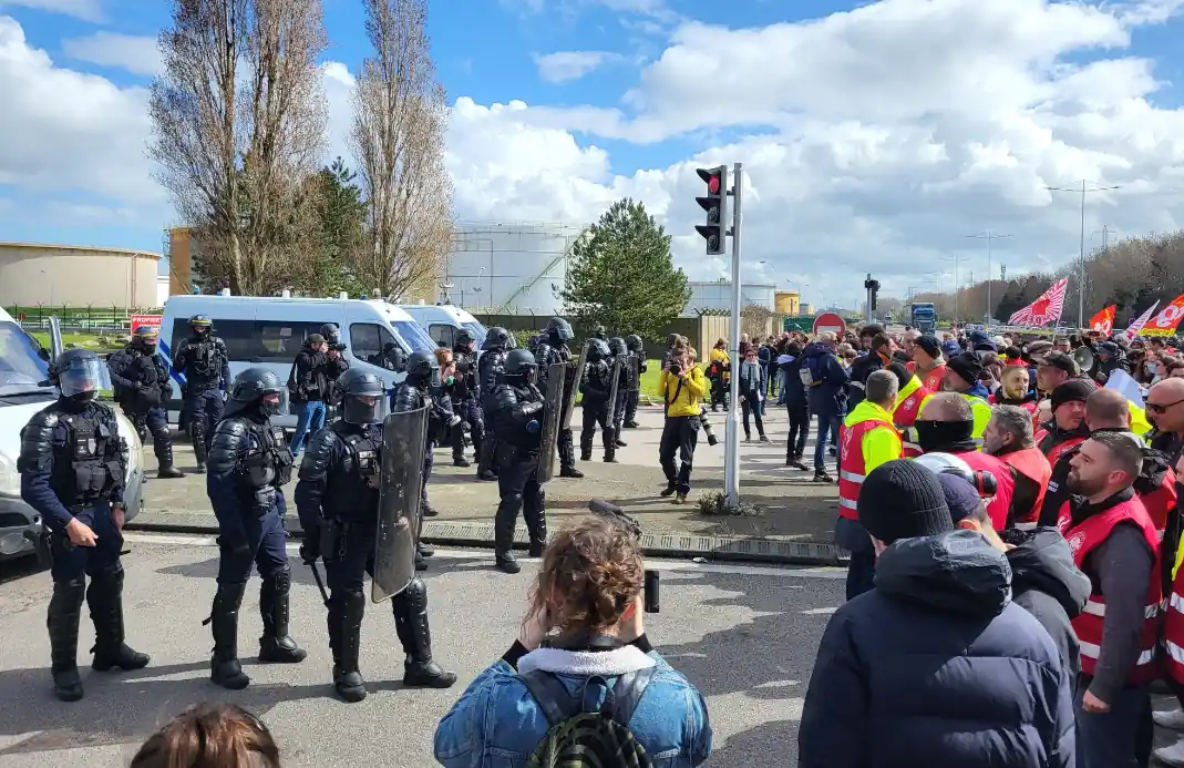 Critical French oil refinery grinds to a halt - Daily Telegraph NZ