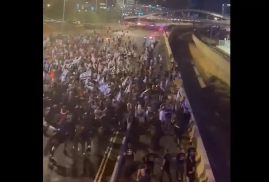 Protests in Tel Aviv, image - @RT_com, Twitter.