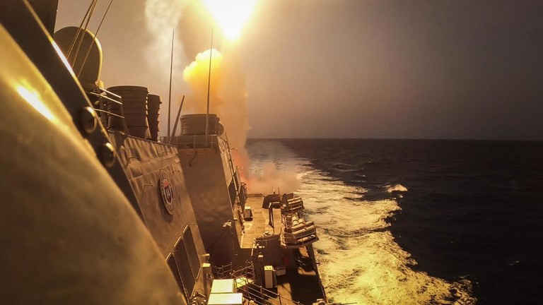 The USS Carney responds to an attack in the Red Sea on October 19. © Petty Officer 2nd Class Aaron Lau / US Navy.