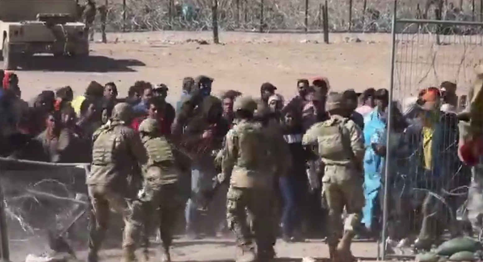 Border Mob Watch: Mob of Illegal migrants break through security barrier at US ...