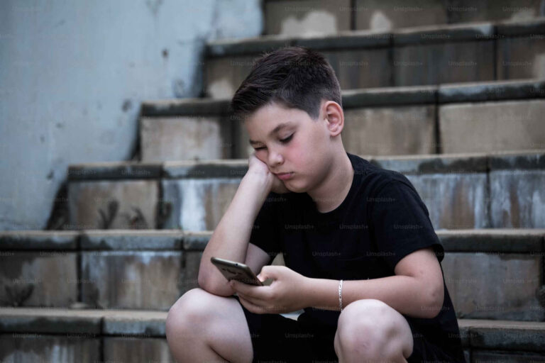 Australia introduces bill to ban children from social media