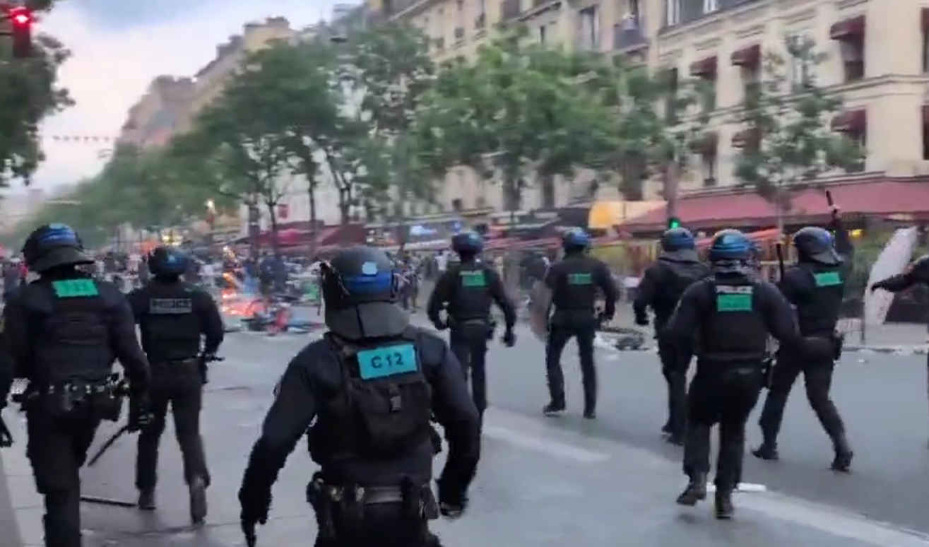 Football fans riot after PSG victory (Video) - Daily Telegraph NZ