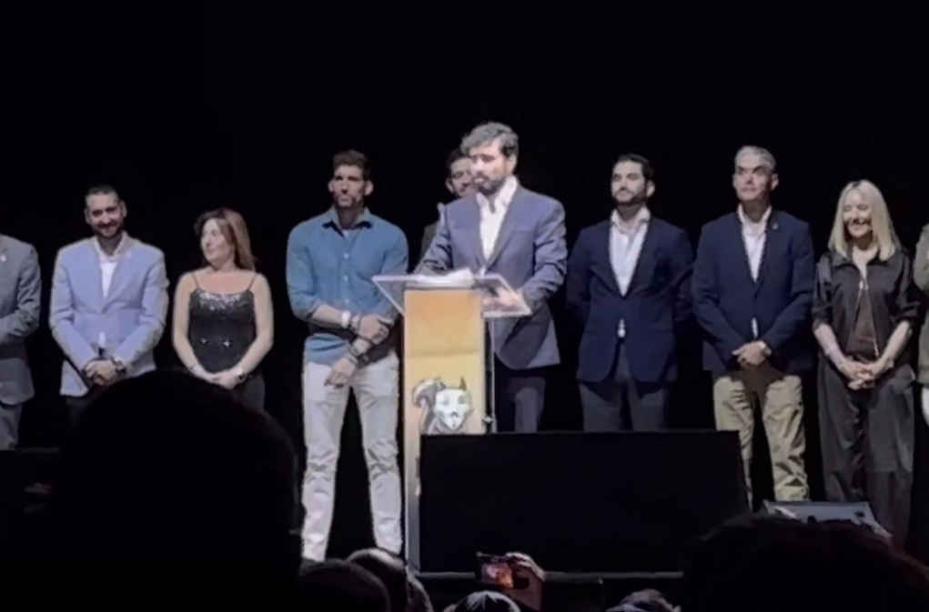 Alvise Perez speaking at the launch of Se Acabó la Fiesta. Image - @ALVISEPEREZNEWS, X.