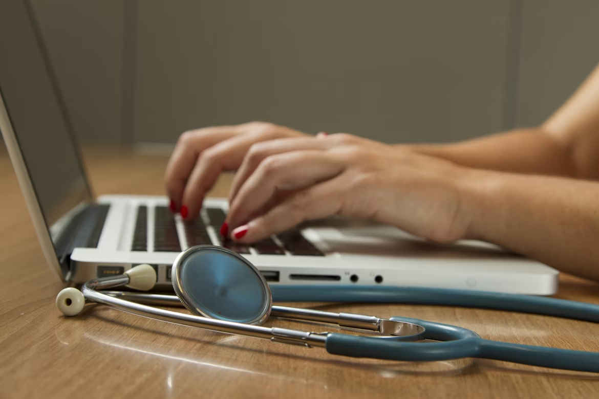 Nurse suspended three years for illegally accessing hundreds of patient records 1 Health news