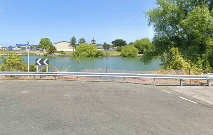 One dead after vehicle plunges into water in early-morning Wairoa crash ...