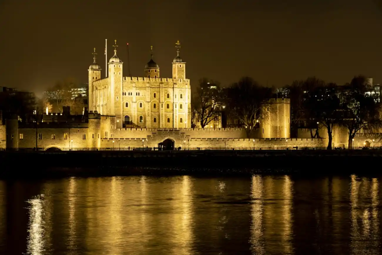 NZ policeman Mark Strongman arrests would-be vandals at Tower of London