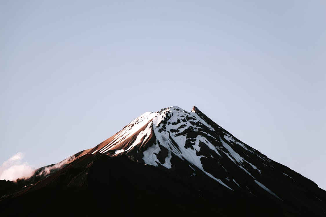 Five rescued from Mt Egmont/Taranaki 1 Mt Egmont/Taranaki rescue