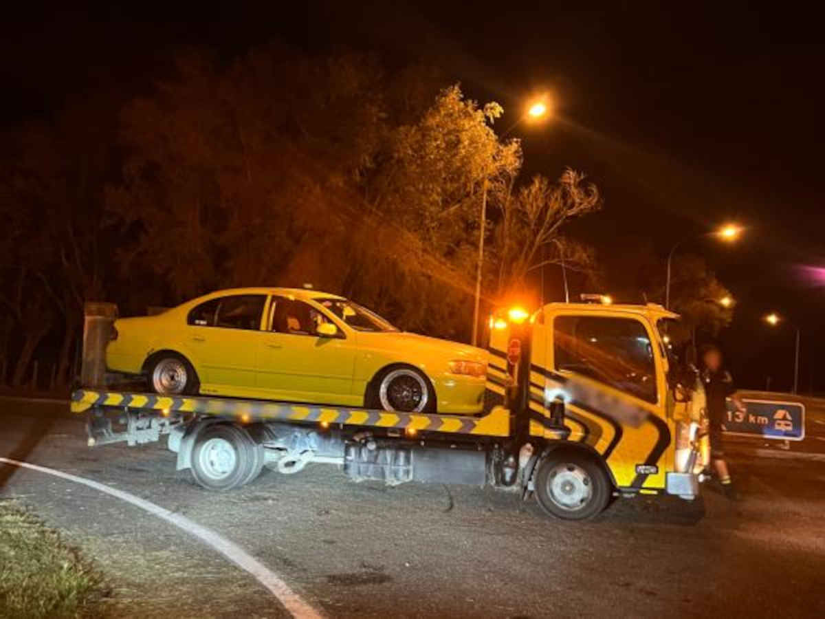 Police crack down on 200-car 'anti-social gathering' 1 Manawatu boy racer disruption