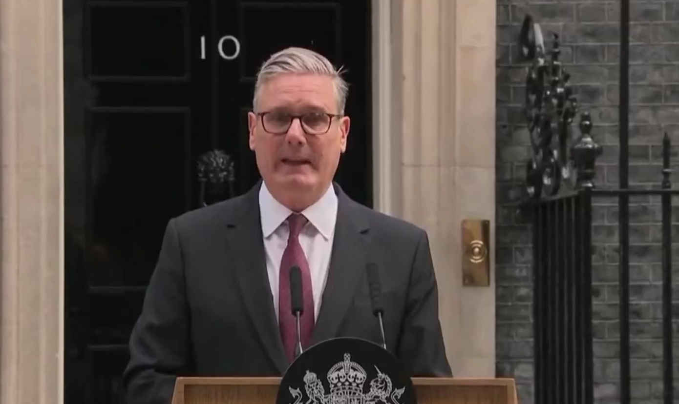 Starmer quits