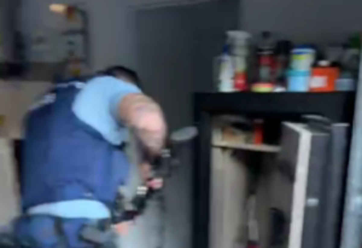 Brian Tamaki goes live during Police gun seizure 1 Brian Tamaki gun raid