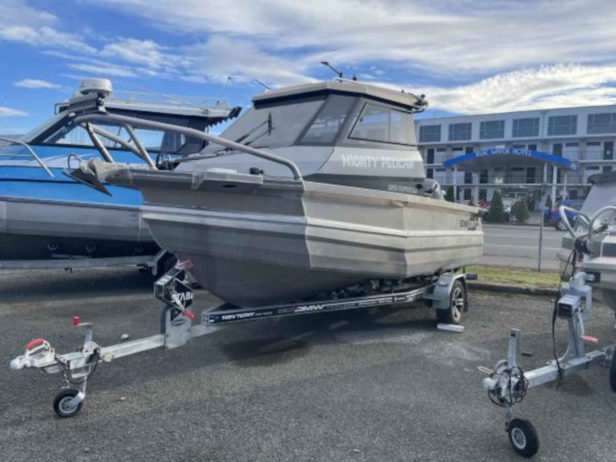 Ahuriri boat theft